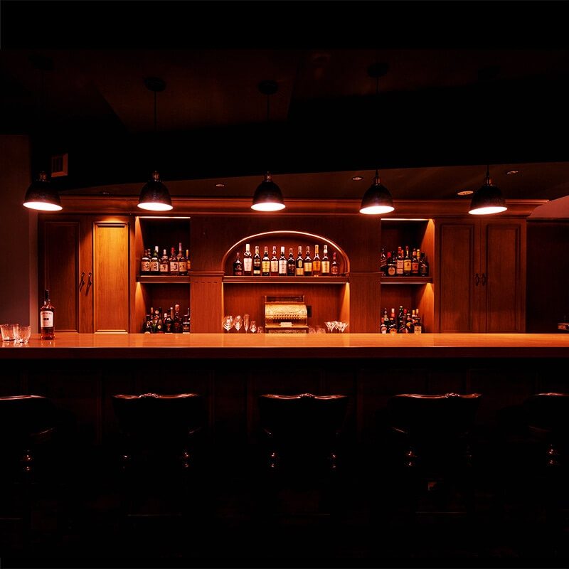 BAR FACEのボトル棚とカウンター